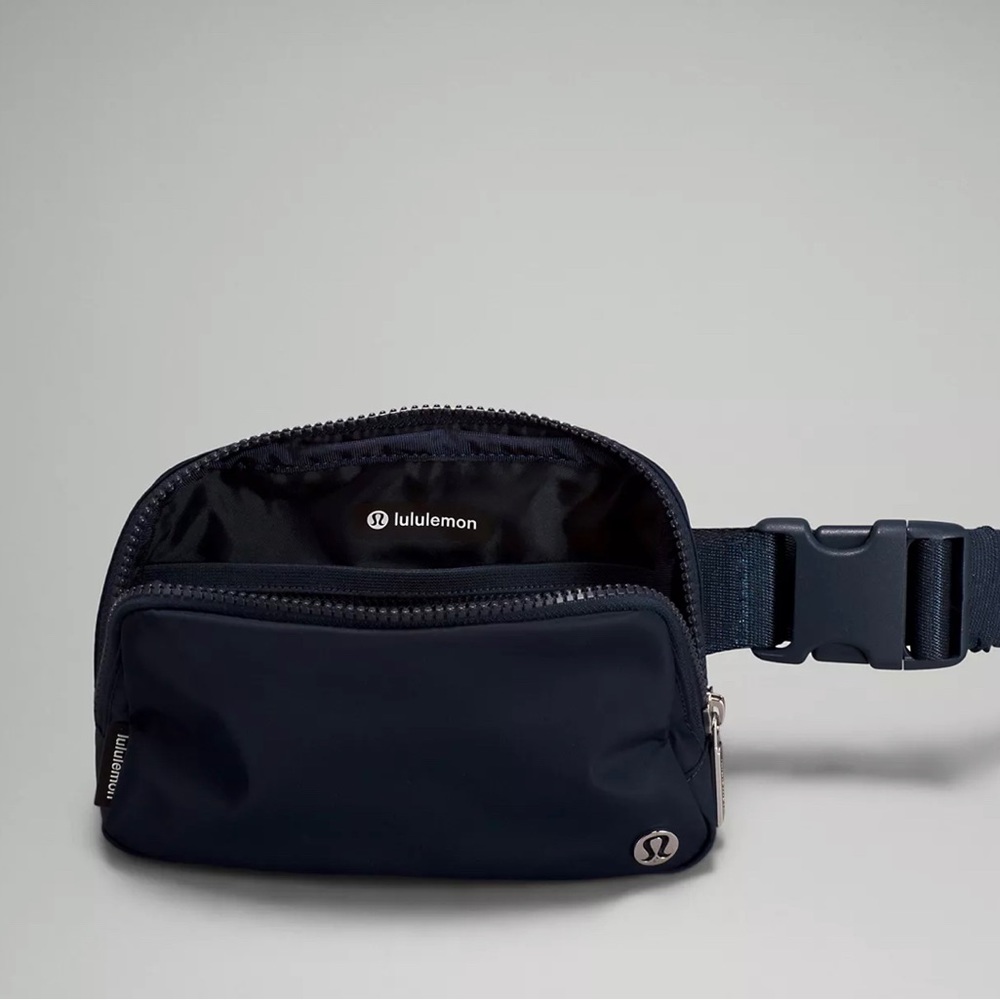 True Navy lulu lemon belt bag